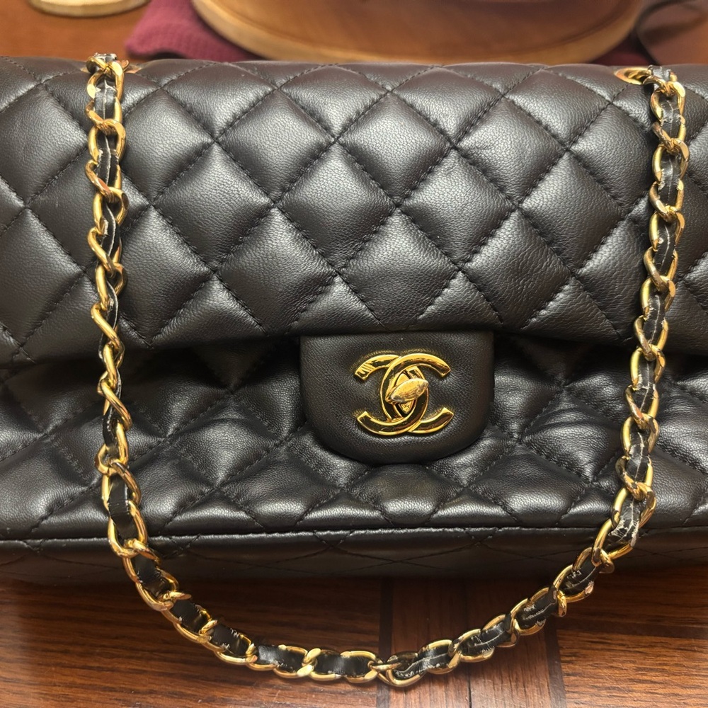 Chanel Black Quilted Shoulder Bag with Gold Chain